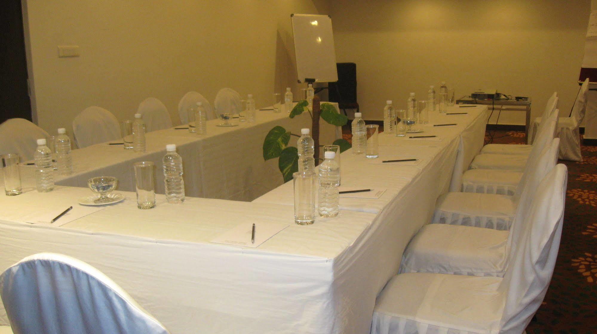 Peerless Hotel Hyderabad Esterno foto