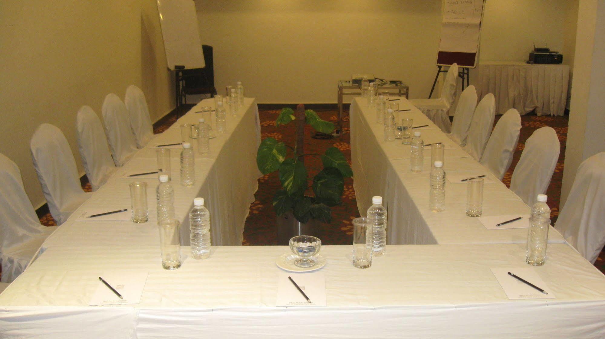 Peerless Hotel Hyderabad Esterno foto